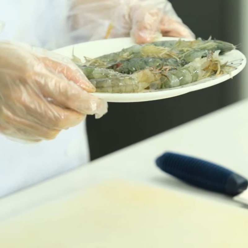 Bước 4 Xay nhuyễn tôm Canh cua tôm chua