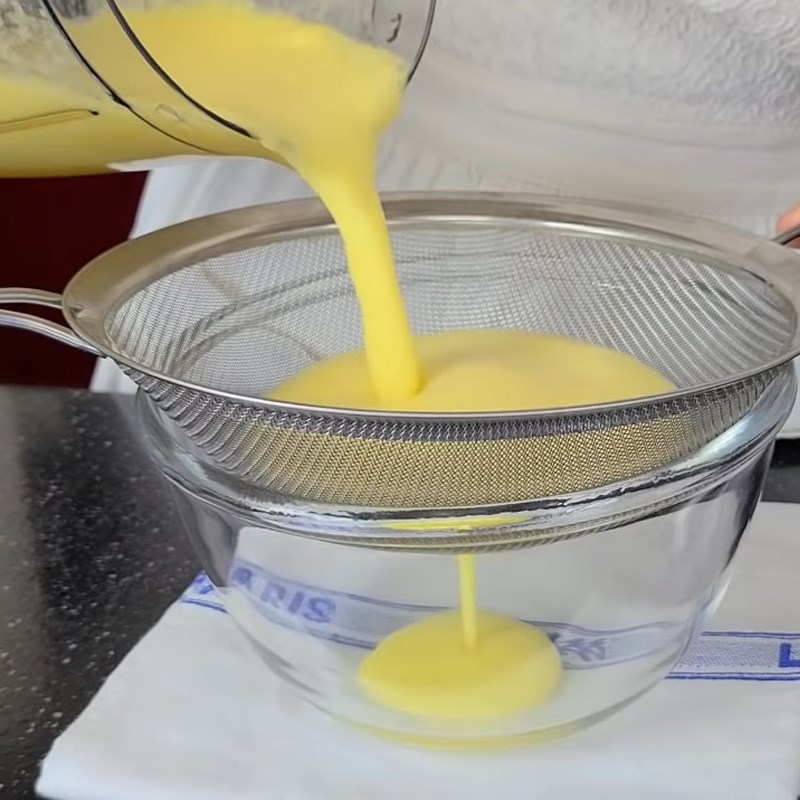 Bước 3 Xay nước cốt dứa Bánh phô mai nướng dứa