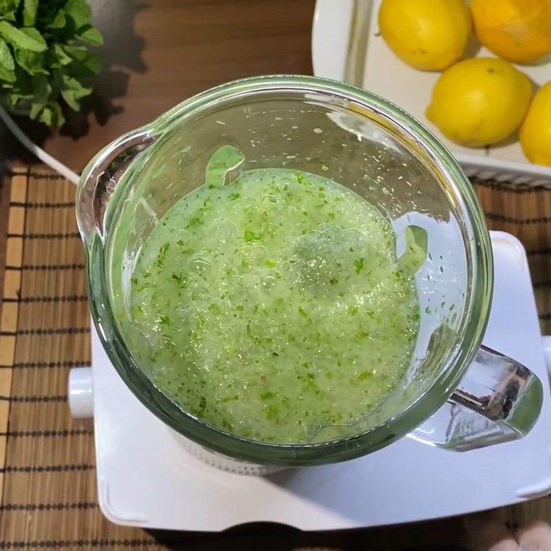 Bước 3 Xay sinh tố chanh bạc hà Sinh tố chanh bạc hà