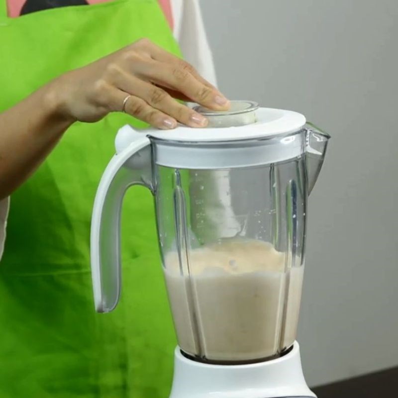 Bước 2 Xay sinh tố hồng Sinh tố hồng sữa chua