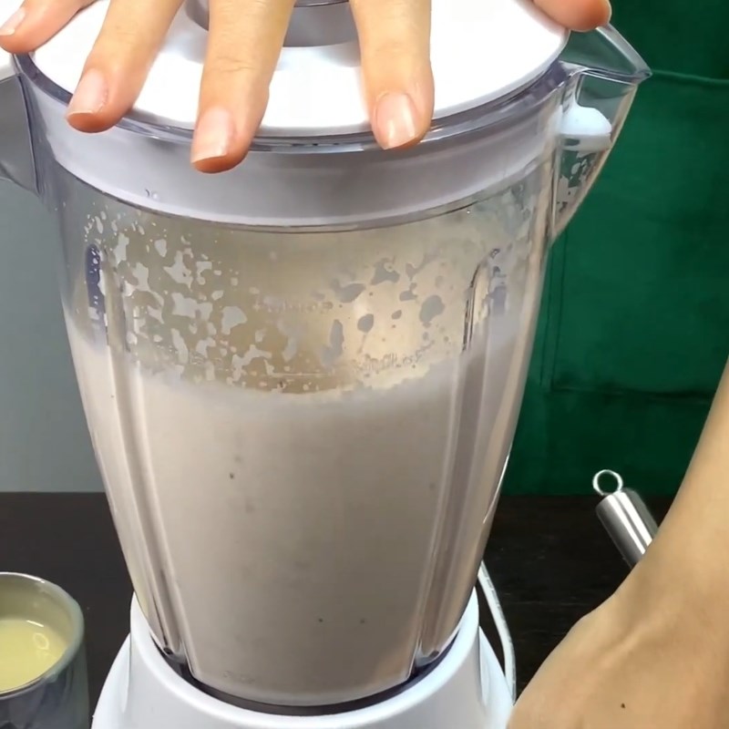 Bước 2 Xay sinh tố nhãn vải táo Sinh tố nhãn vải táo