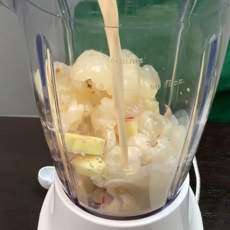 Bước 2 Xay sinh tố nhãn vải táo Sinh tố nhãn vải táo