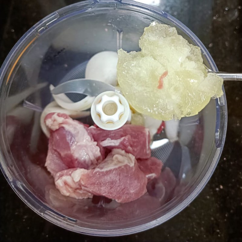 Bước 1 Xay thịt Chả thịt heo cuộn rong biển (Công thức được chia sẻ từ người dùng)