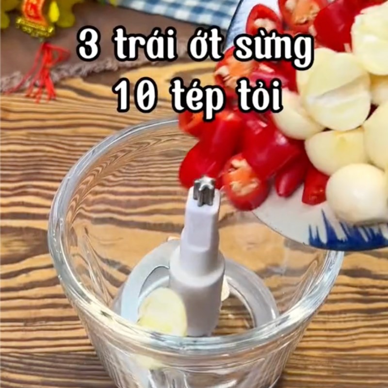Bước 2 Xay tỏi, ớt Măng trúc ngâm tỏi ớt (công thức từ tiktok Cách Nấu Ngon cùng Cách Nấu Ngon)