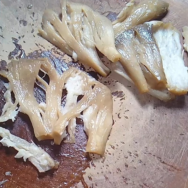 Bước 5 Xé sợi nấm Chà bông chay từ nấm bào ngư