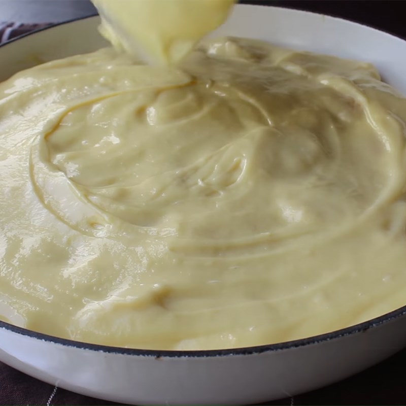 Bước 4 Xếp nhân bánh Bánh pudding chuối